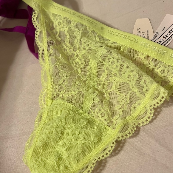 Victoria’s Secret v string bundle 3 nwt size M - Picture 2 of 4